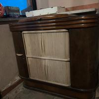 Mobile bar con radio e giradischi