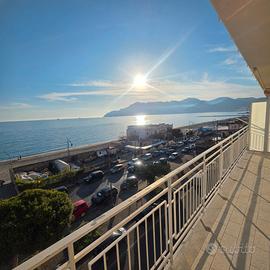Appartamento fronte mare ristrutturato
