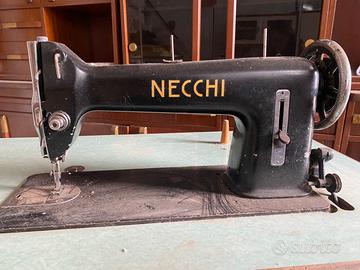 Macchina da cucire a pedale Necchi 
