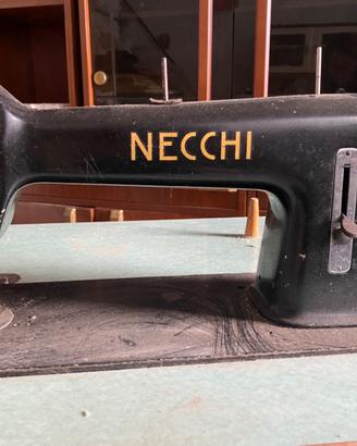 Macchina da cucire a pedale Necchi 