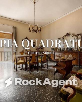 Appartamento di 211 m² con 5 locali a Napoli