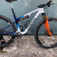 Mtb Canyon  lux world cup CFR  team