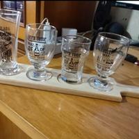 Bicchieri birra con base in legno