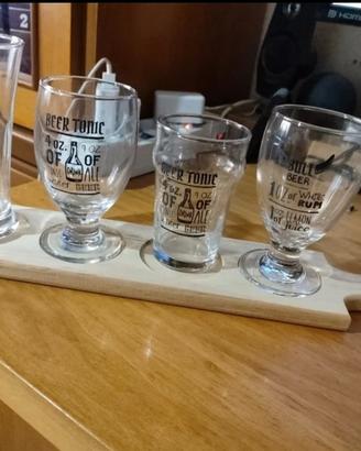 Bicchieri birra con base in legno