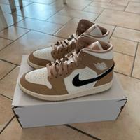 Nike WMNS Air Jordan 1 Mid “Sail/Black-Desert” 