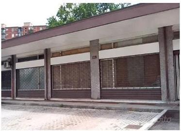 Locale 500 Mq Milano Via C. Baroni
