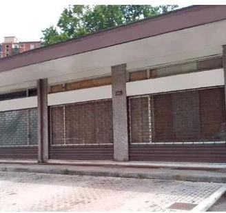 Locale 500 Mq Milano Via C. Baroni