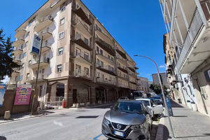 Via Cavour- 128 mq con tre soffitte - zona centro