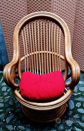 poltrona girevole in rattan