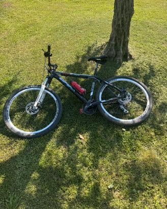 MTB telaio 27.5” freni a disco forcella ammortizza