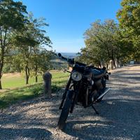 Triumph Bonneville black t 100 custom cafe racer
