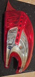 FARO  POSTERIORE PEUGEOT 208 