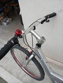 mtb con ammort.centrale in alluminio