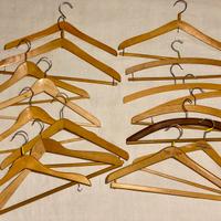 Grucce in legno vintage anche con nomi negozi