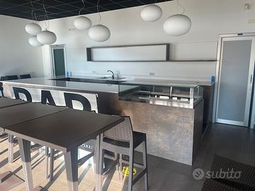 Locale bar arredato e pronto