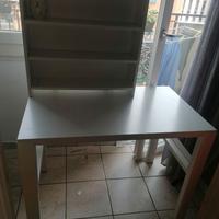 Scrivania ikea con libreria