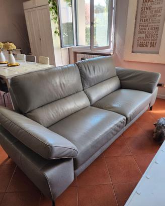 Divano nuovo pelle grigio Poltrone&Sofà con pouff
