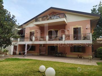 Villa o villino Messina [Cod. rif 3298972VRG]