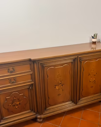 Credenza fatta a mano
