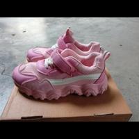 scarpe ginnastica n. 33