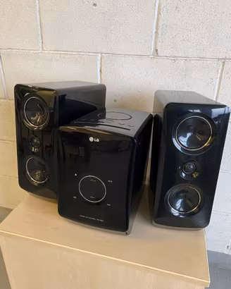 Stereo LG FA164 con casse e telecomando