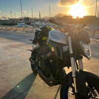 Moto naked mt-125
