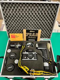 NIKON F2 AS PHOTOMIC  CON OBBIETTIVI E ACCESSORI
