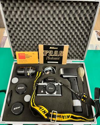 NIKON F2 AS PHOTOMIC  CON OBBIETTIVI E ACCESSORI