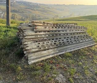 Pali di cemento usati