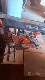 Troncatrice e tubi zincato ponteggio