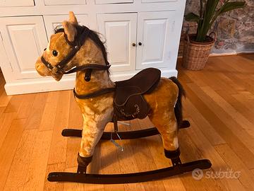 Cavallo a dondolo per bambini