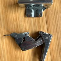 Coppia di cerniere per frigorifero