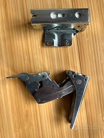 Coppia di cerniere per frigorifero