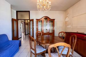 QUADRILOCALE CON AMPI SPAZI E GARAGE A DUE PASSI D