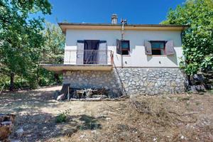 Villa di 70 m² con 3 locali e posto auto a Greccio