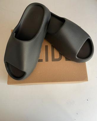 Yeezy Slide Onyx