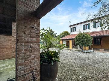 PORZIONE DI BIFAMILIARE A DOLO