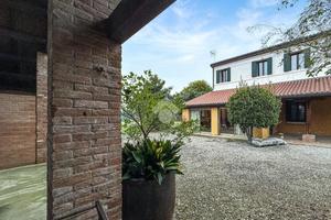 PORZIONE DI BIFAMILIARE A DOLO