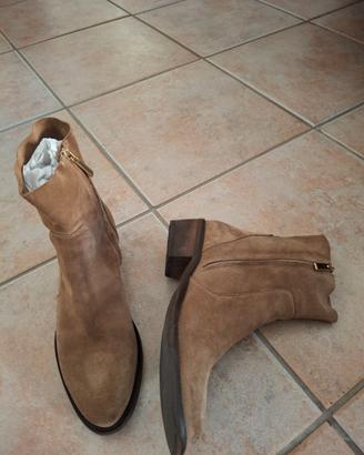 Stivaletti donna scamosciati nuovi n. 38
