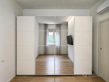 Armadio IKEA PAX 3m con specchi + 8 cassetti –