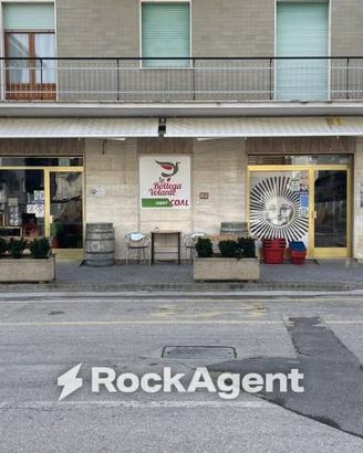 Attività / Licenza di 175 m² con 1 locale a Alba A