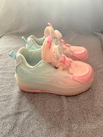 Scarpe con le ruote sotto