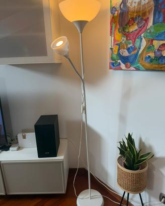 Lampada da terra bianca