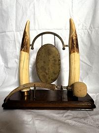 Gong in legno e zanne di ippopotamo, Africa XX sec