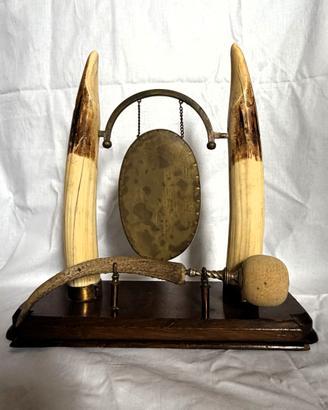 Gong in legno e zanne di ippopotamo, Africa XX sec