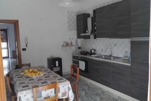 Via san donato 3vani+acc 100mq luminosissimo