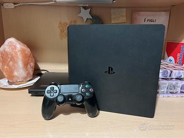 Play station 4 slim