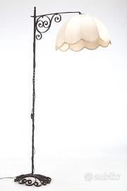lampada a stelo in ferro battuto