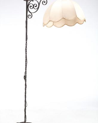 lampada a stelo in ferro battuto