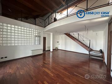 Elegante Appartamento Quadrilocale Mansardato nel